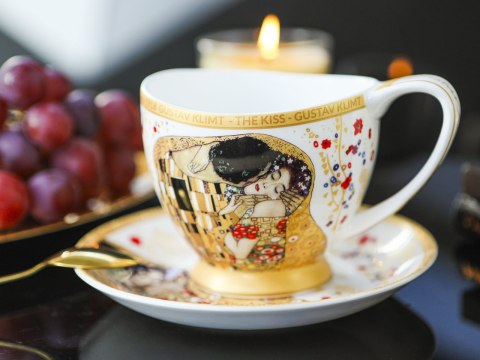 Filiżanka duża PREMIUM - Klimt, Pocałunek - Porcelana w eleganckim kuferku