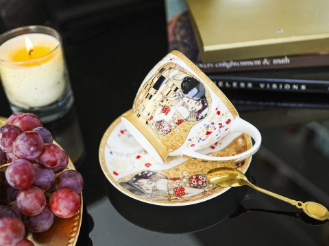 Filiżanka duża PREMIUM - Klimt, Pocałunek - Porcelana w eleganckim kuferku
